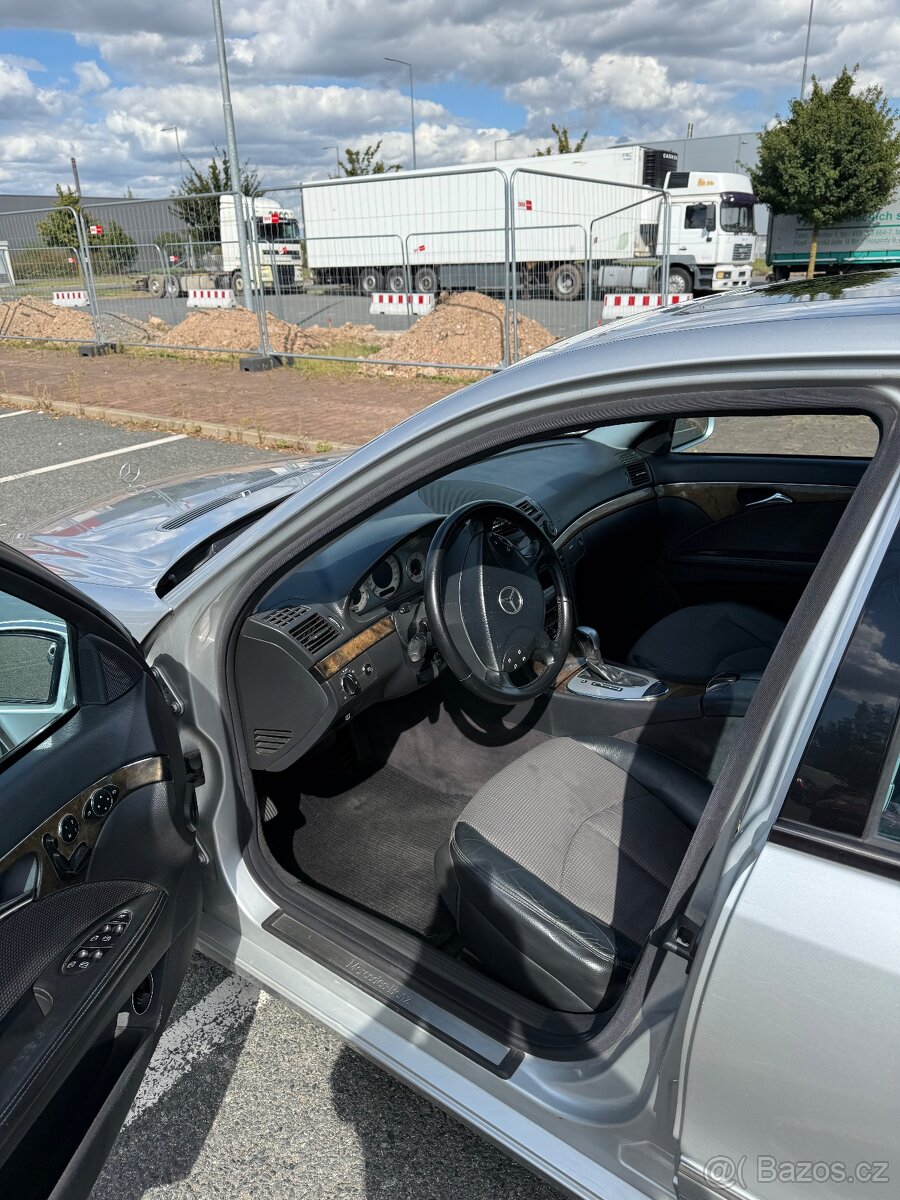 Mercedes-Benz E W211 3.2CDI AVANDGARDE - 12