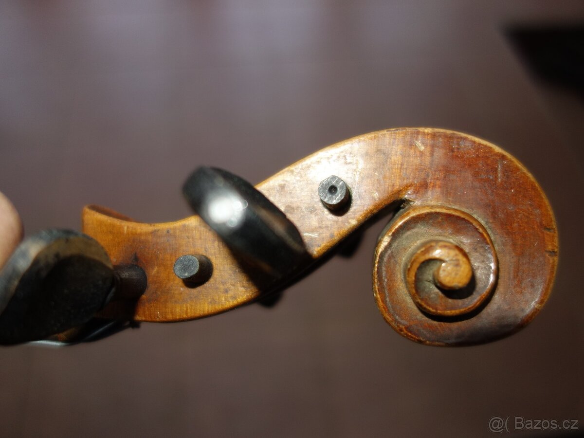 Dvoje housle, cena je dohromady - 12