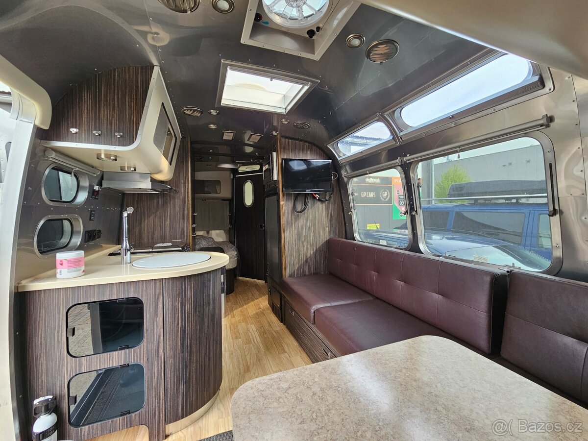 USA Karavan orig. AIRSTREAM, zánovní, odpočet DPH možný - 12