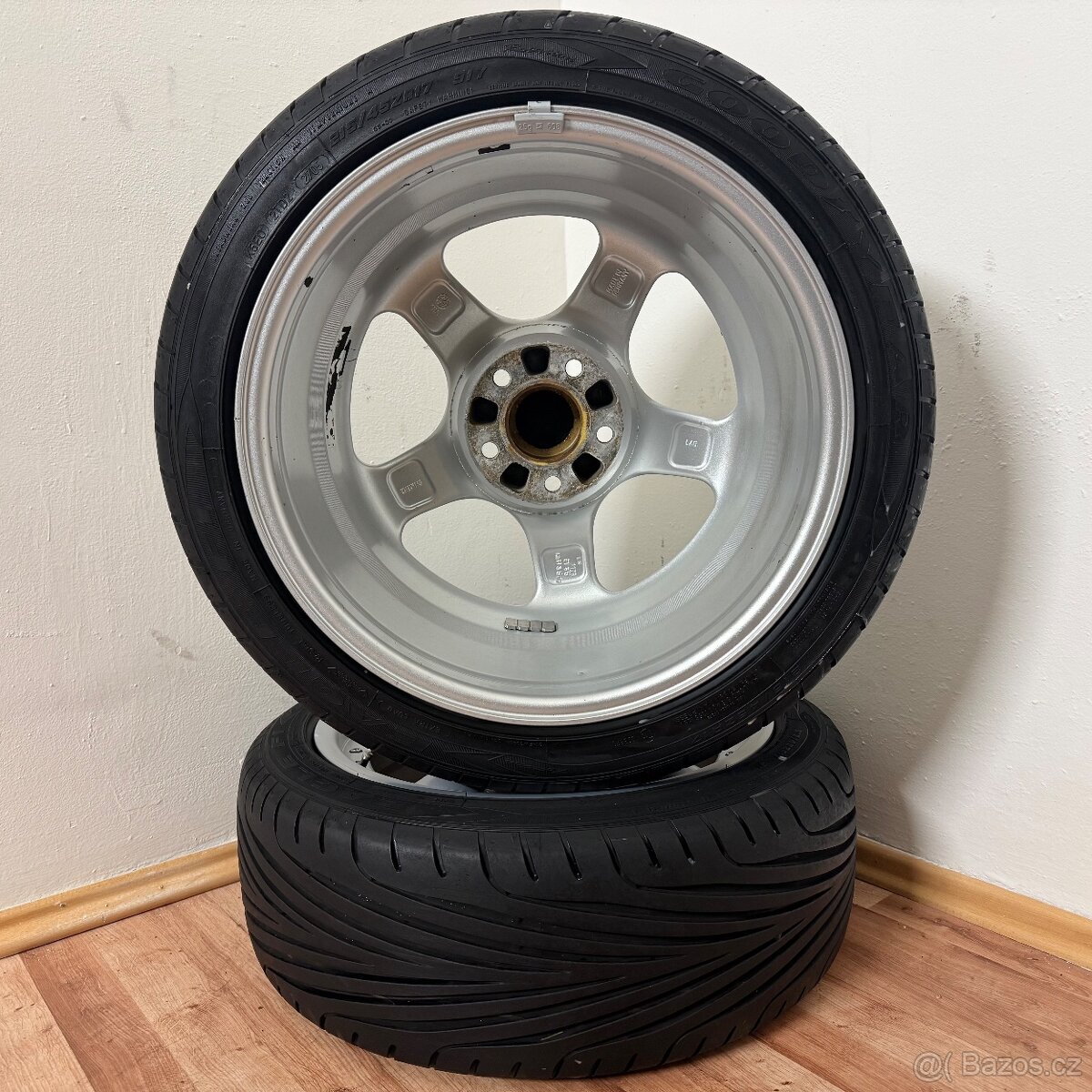 5KS MERCEDES E W124 5x112 R17 ET35+LETNÍ 215/45r17 - 12