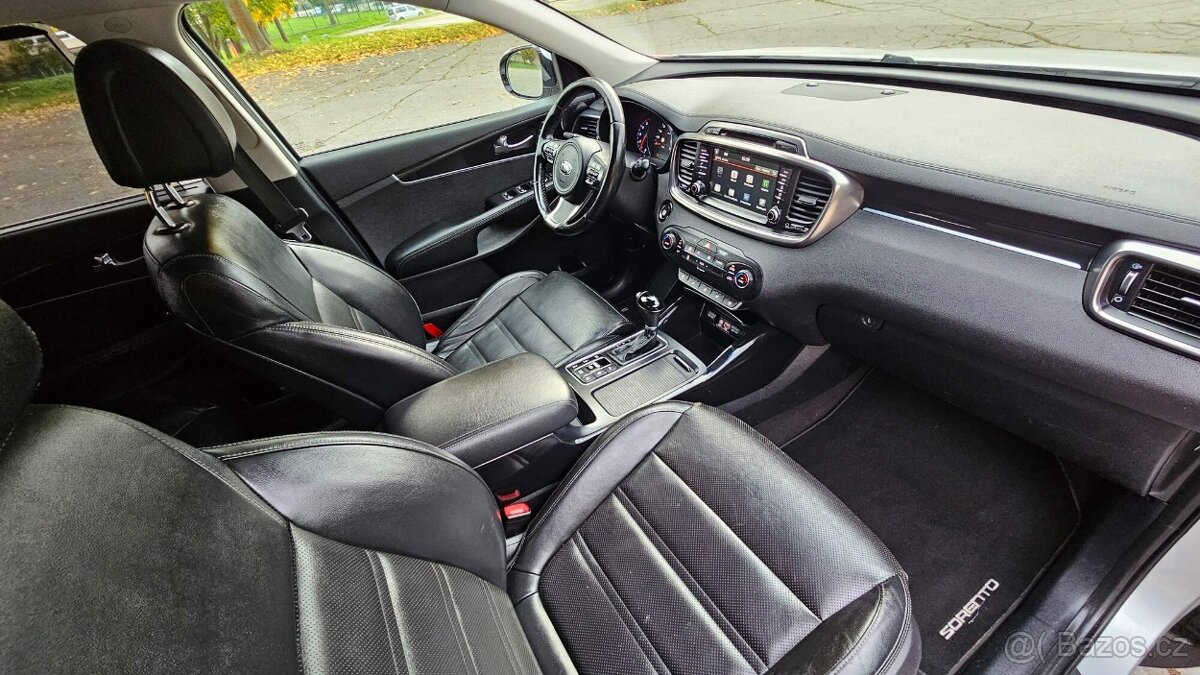 KIA Sorento 2.2 CRDI 16V 147 kW Premium 4x4 automat serviska - 12