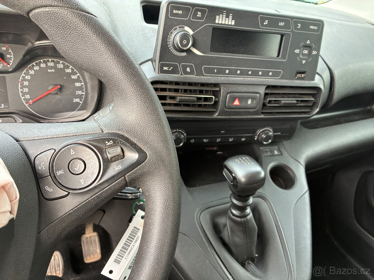 Opel Combo 1.2i Turbo 81KW r.v. 2022 ČR původ DPH - 12