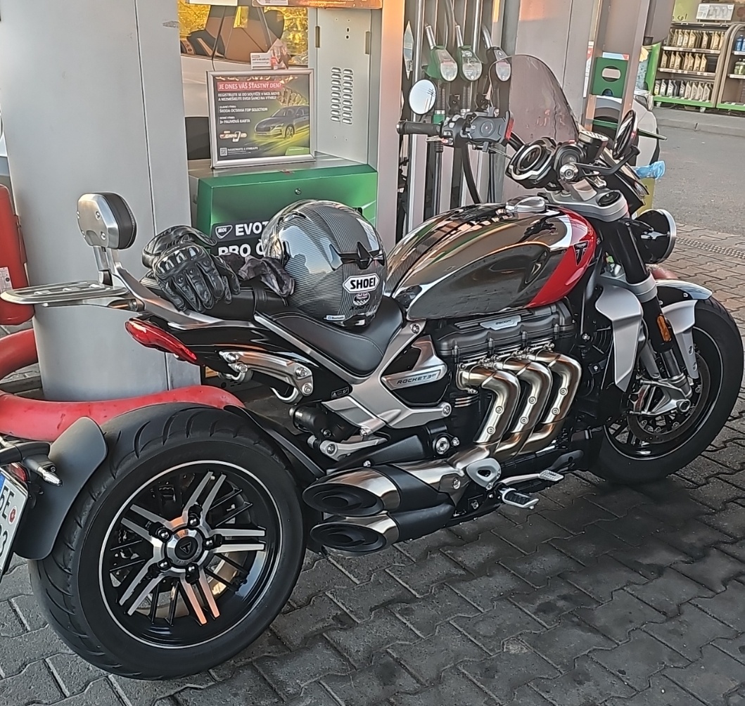 Triumph Rocket 3gt Chrome editon - 12