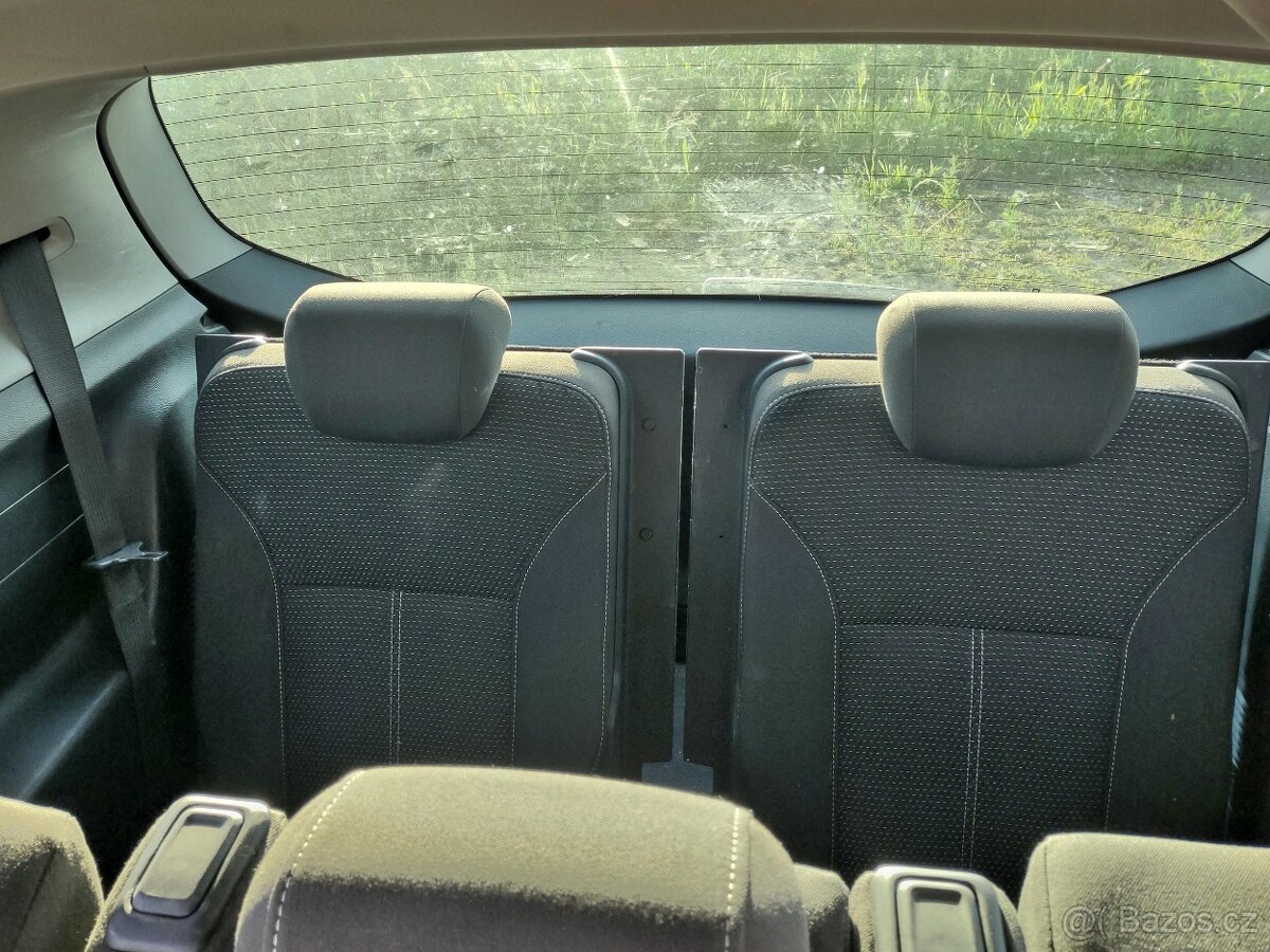 Opel Zafira Tourer - 12