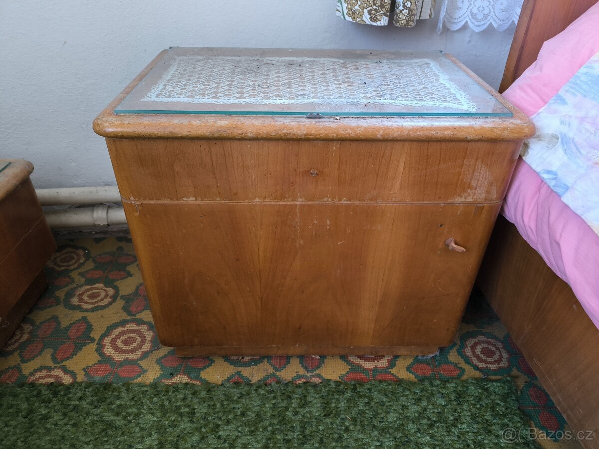Ložnice z masivu vyrobená cca 1940 - 12
