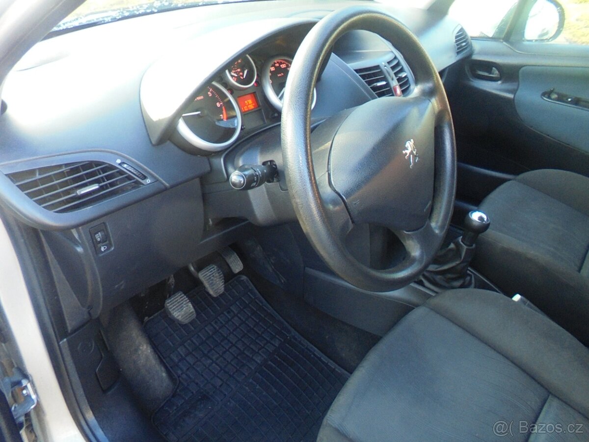PEUGEOT 207 - 12