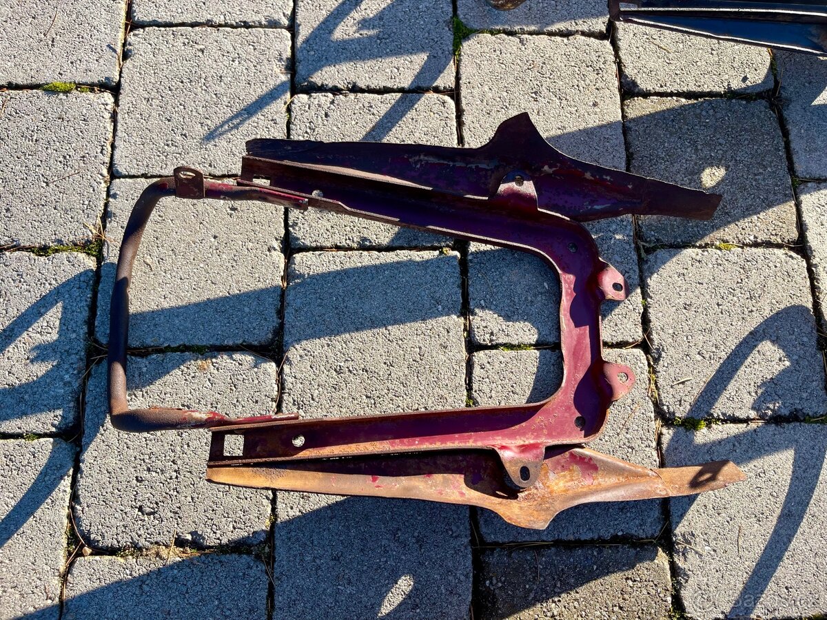 Jawa ČZ 125 175 kývačka - podsedlový rámeček - 12