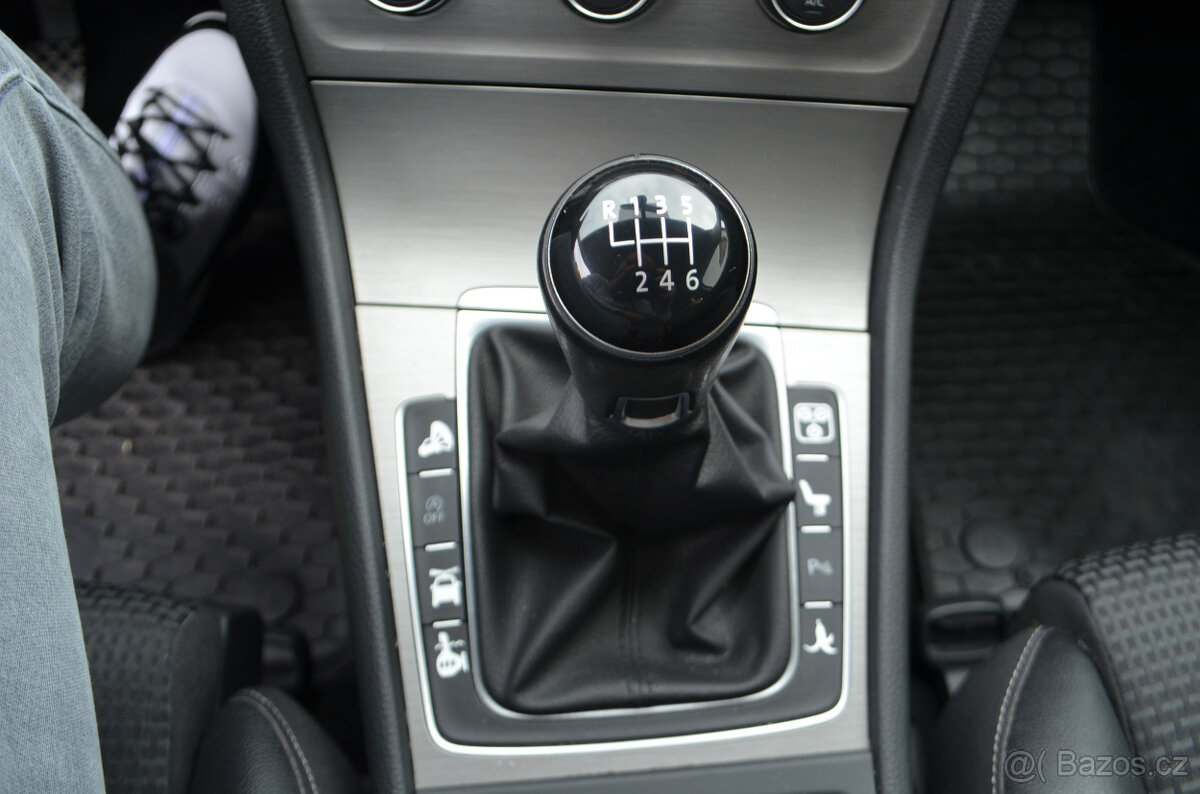 PRODÁM VW GOLF R-LINE 1.4TSI 150PS 2016 NAVI,TOP STAV - 12