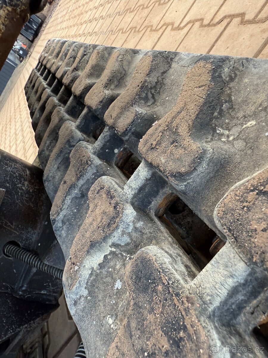 Hanix H15 minibagr 1,5T + 3x lžíce - 12