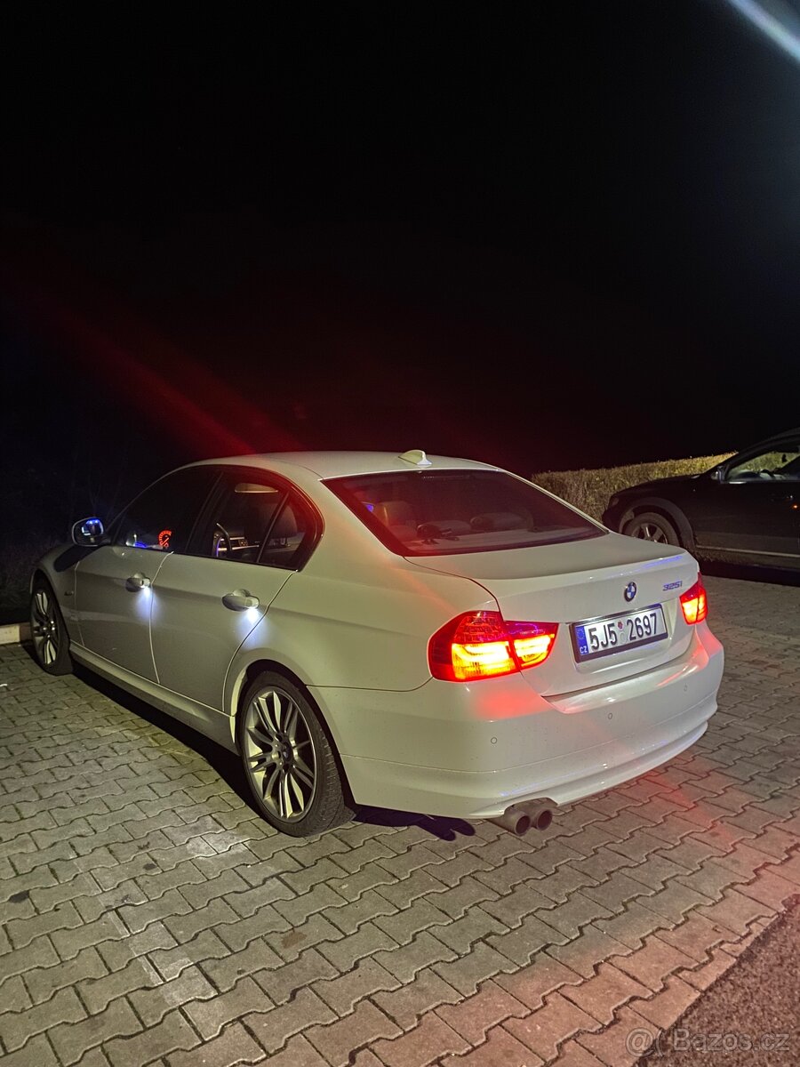 BMW e90 325i 160 kW - 12