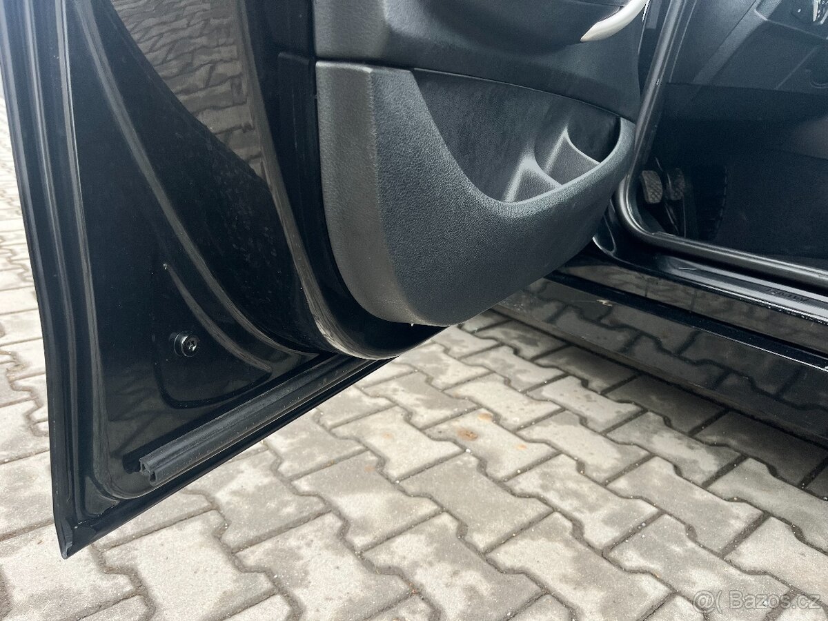 BMW 118i 100kW 2012 benzín - 12