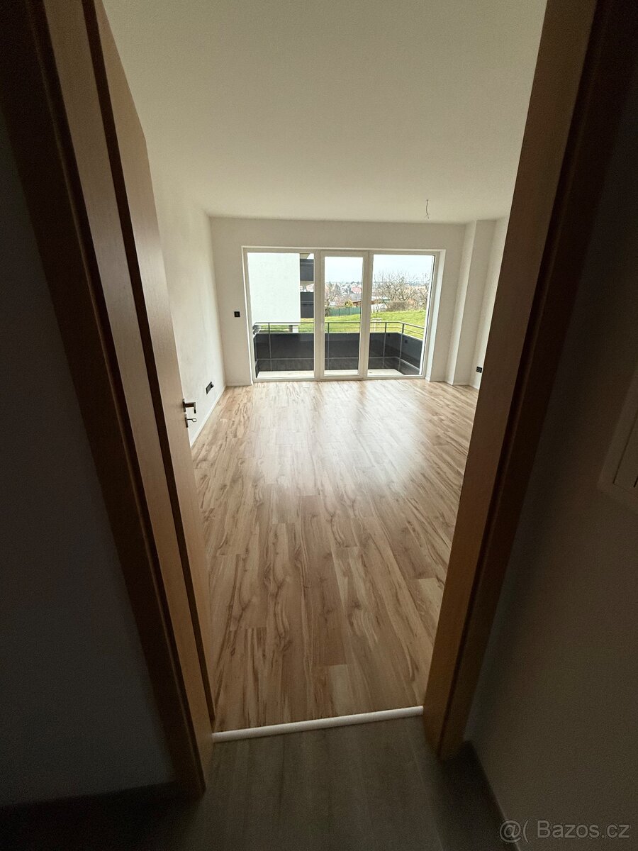 BYT-EXLUZIVNÍ 1+KK+balkon 43,88 2.pato věž A - 12