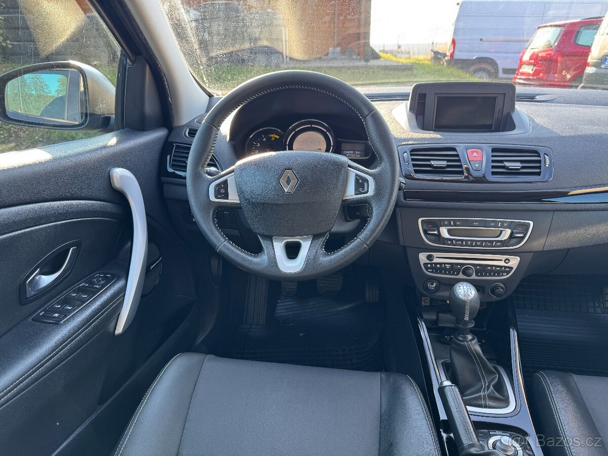 RENAUL MÉGANE 2012 KOMBI 96kw SERVISKA BOSE TOP STAV - 12