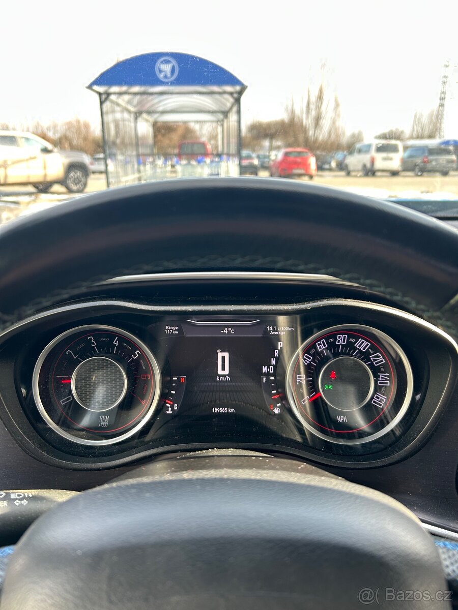 Dodge Challenger 5.7 HEMI R/T - 12