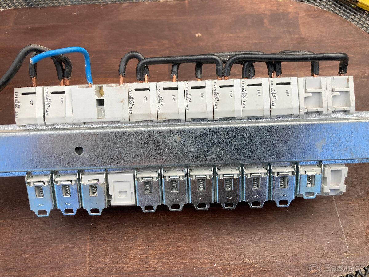 Součástky elektro, použité, jističe, rozvaděč za 500 kč - 12