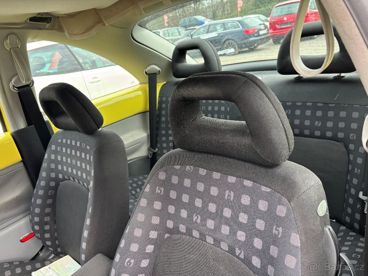 VOLKSWAGEN New Beetle 2.0i 1999 - 12