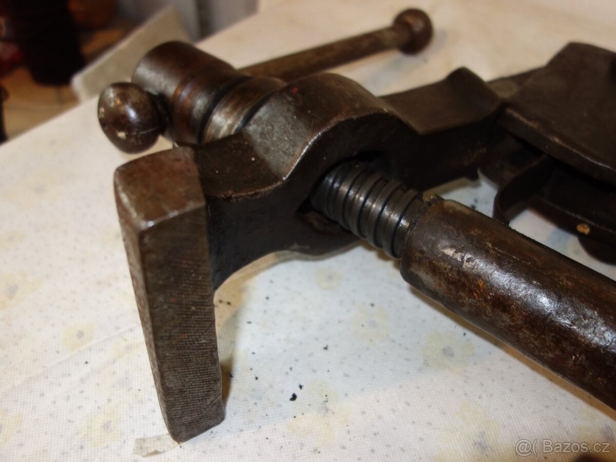 Veliký kovářský svěrák, svěrka - 12