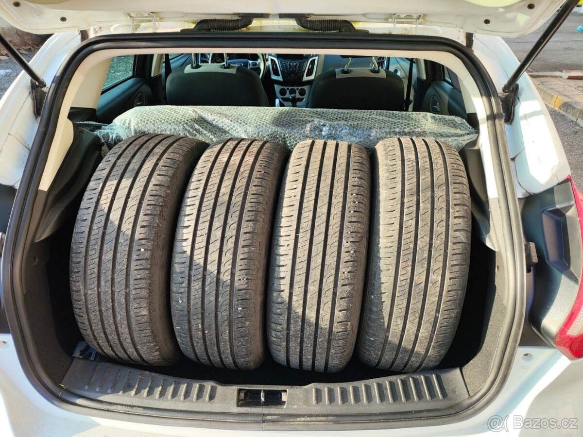 Ford Focus 1.6i - 12