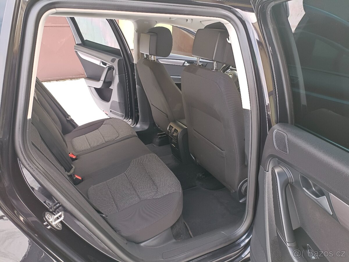 VW Passat B7 1.4 Tsi 90 kW combi Comfortline - 12