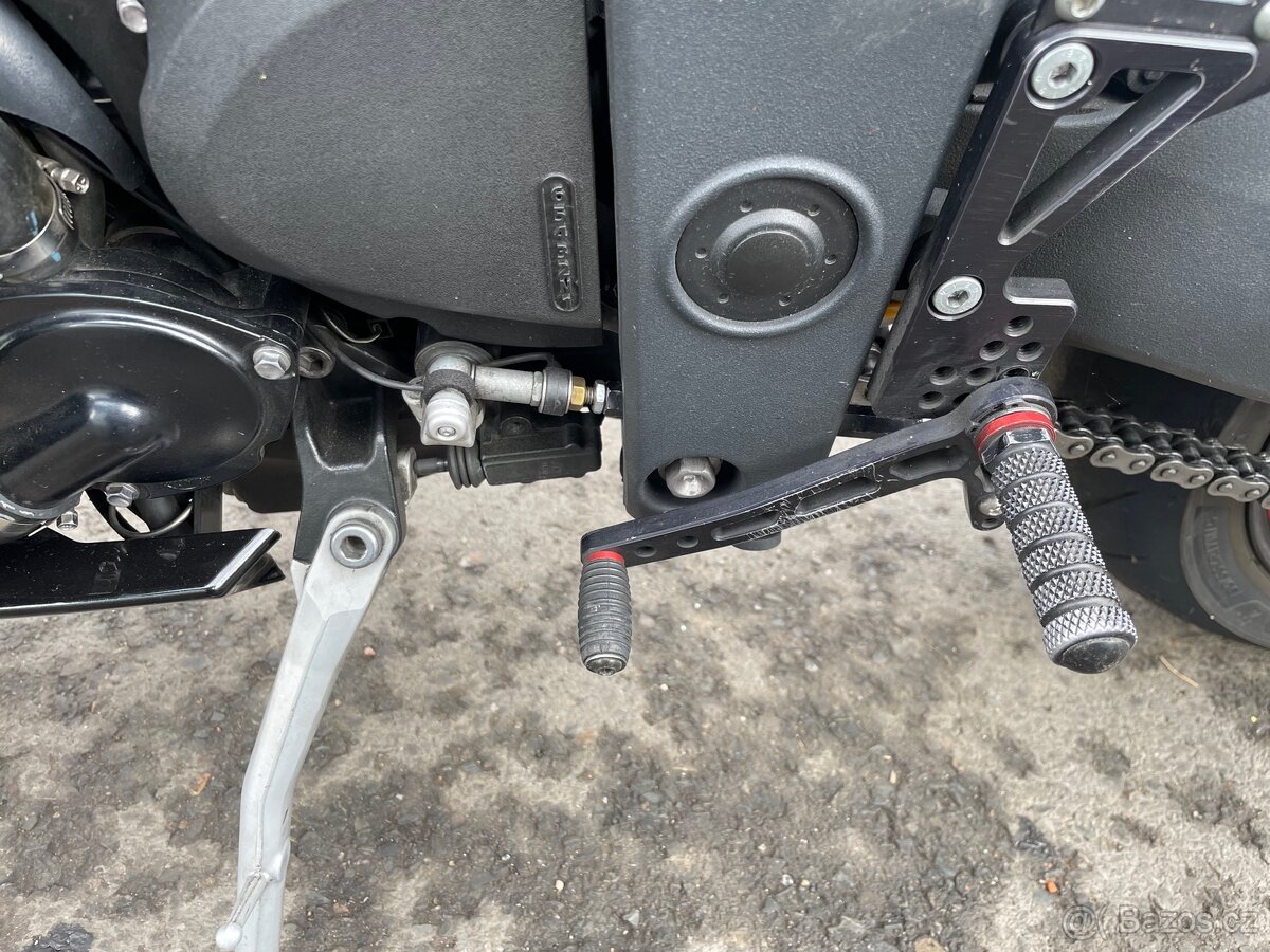 Speed Triple R 1050 - 12