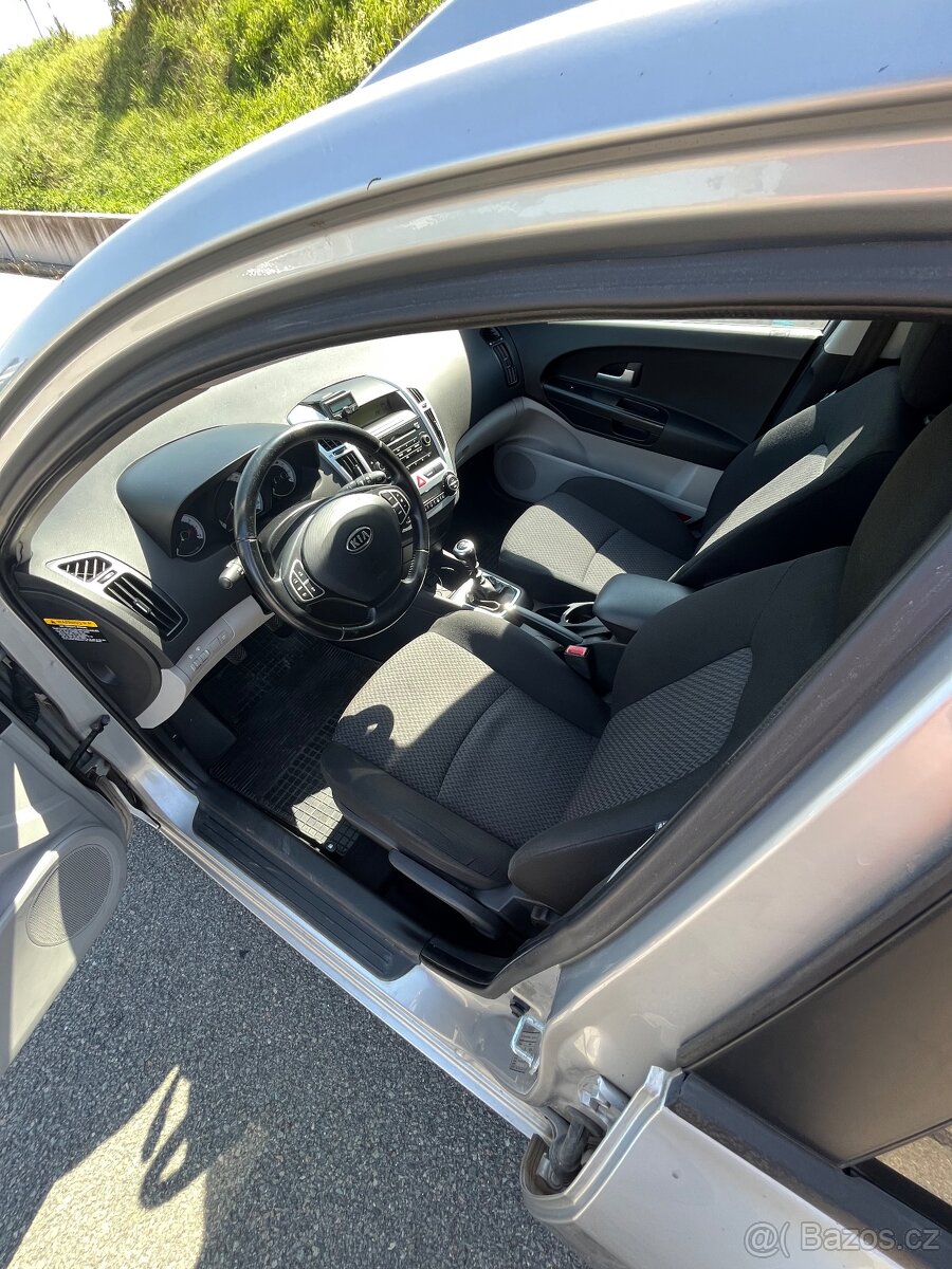 Kia Cee’d 1.4i 80 kW (2009) – benzín - 12