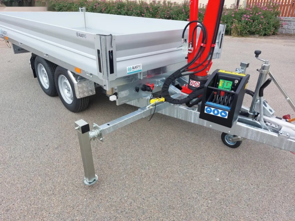 Třístranný sklápěč s rukou - 12