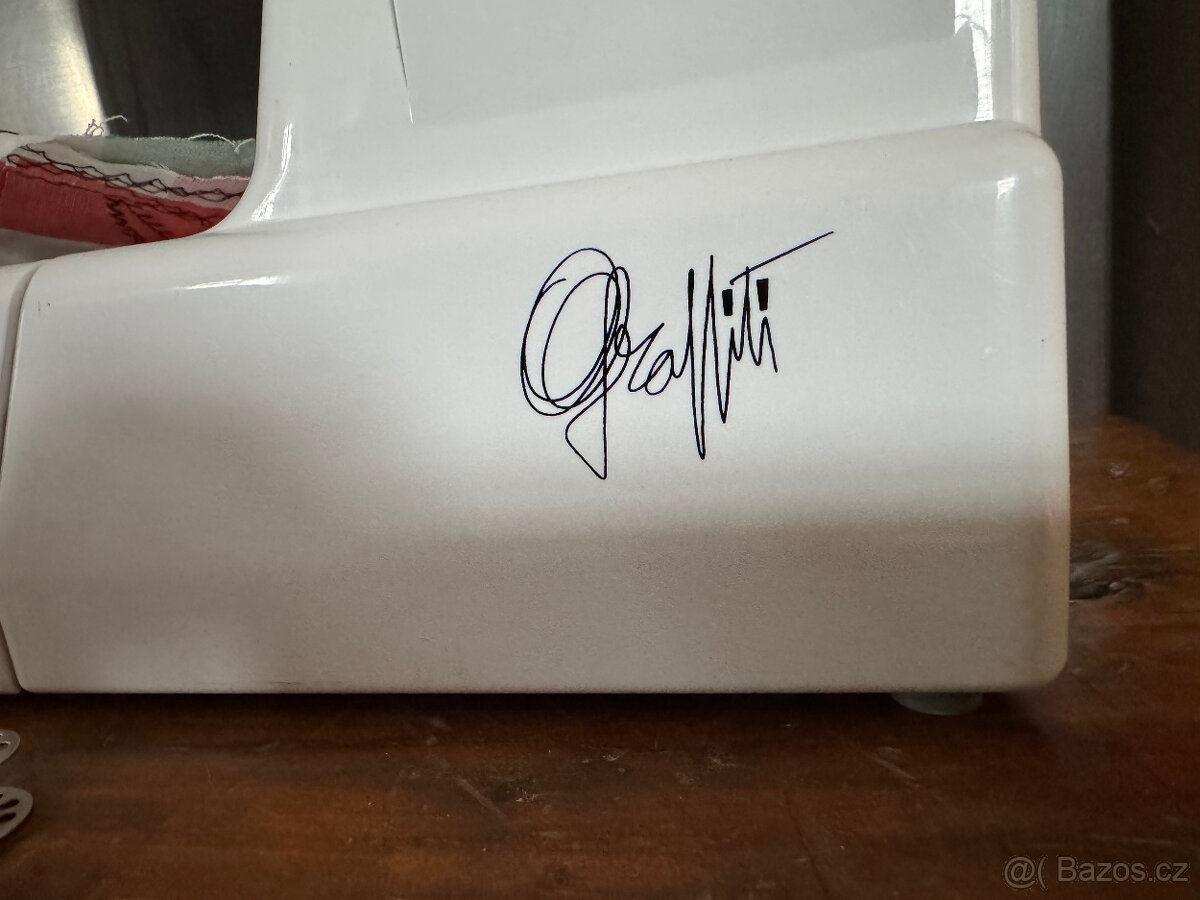 Šicí stroj Victoria Graffiti - pěkný - 12