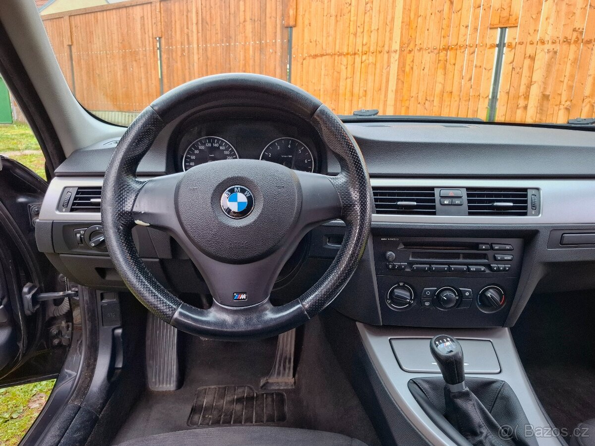 BMW 325i Touring (E91) - 12
