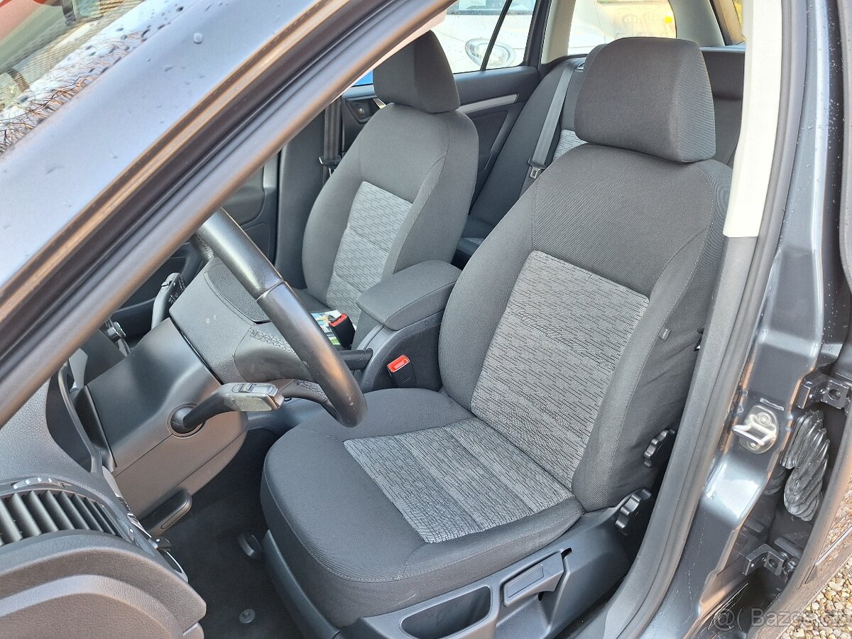 Škoda Octavia 1.6 TDi 77KW S.Kniha, Tažné zař. Ambi. Kombi - 12