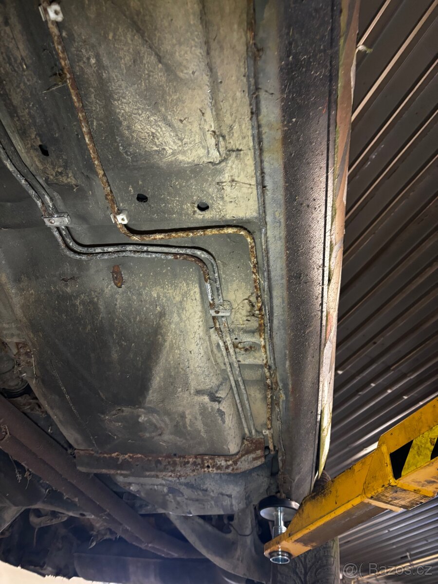 Kastle bmw e30 sedan na drift, bez motoru - 12