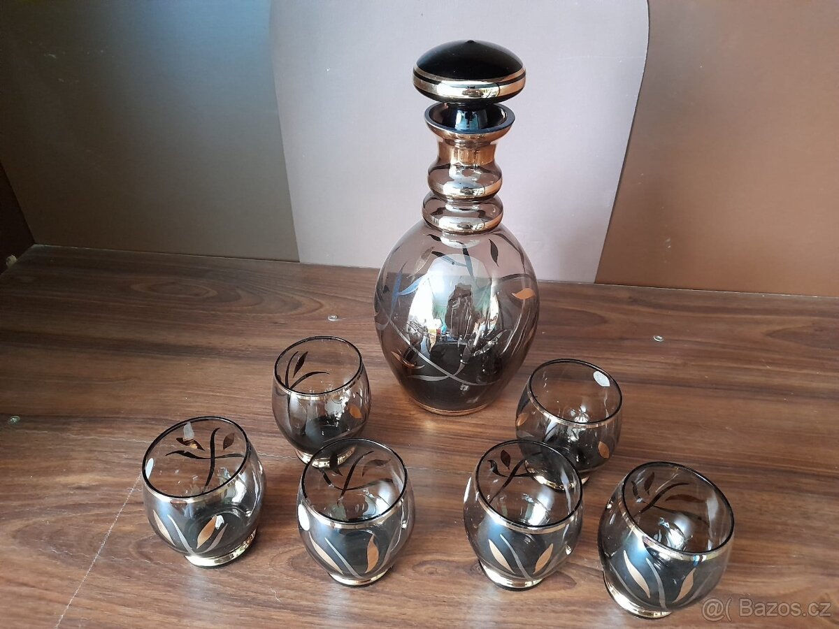 Stare sklo a porcelán - 12