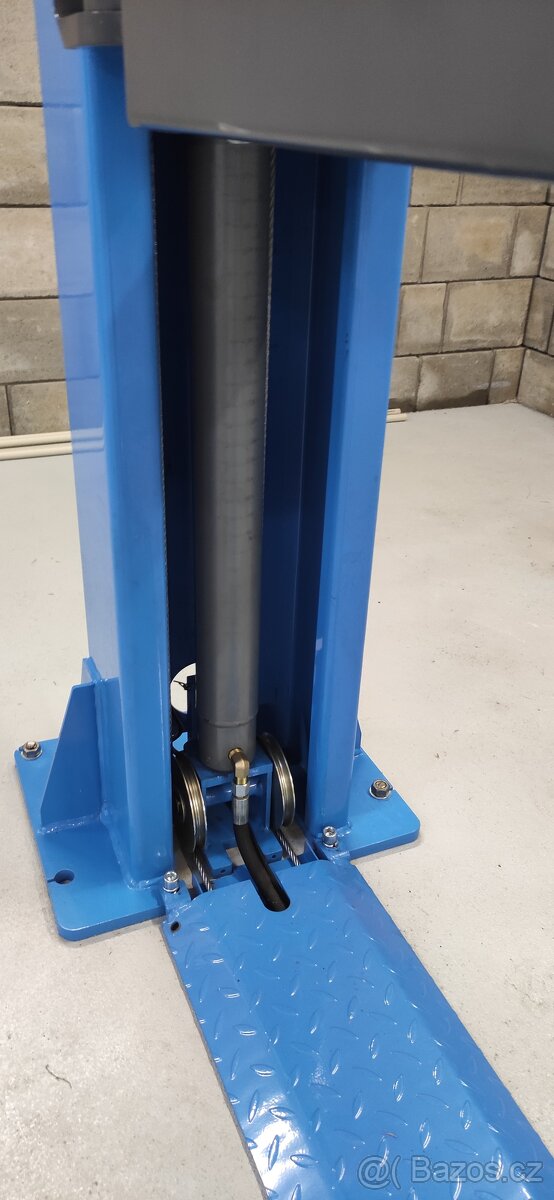 Dvousloupový zvedák ( vhodný i na dodávky) 4.000 kg,zdvih 2m - 12