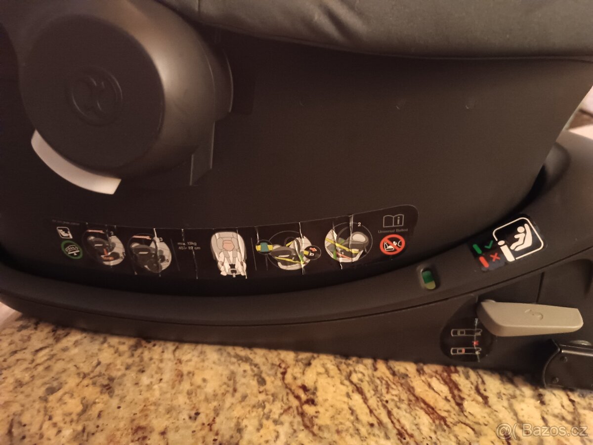 Prodám minimálně(6 měsíců v záruce) používanou autosedačku C - 12