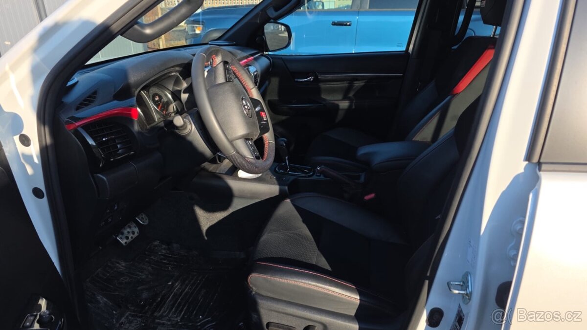 Toyota Hilux GR Sport - 12