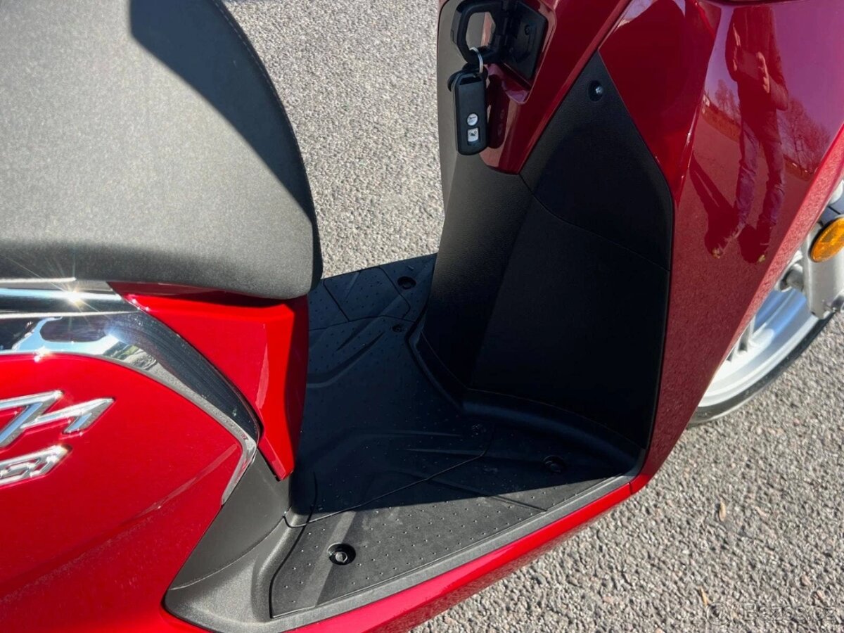 Honda SH 300 i ABS - 12