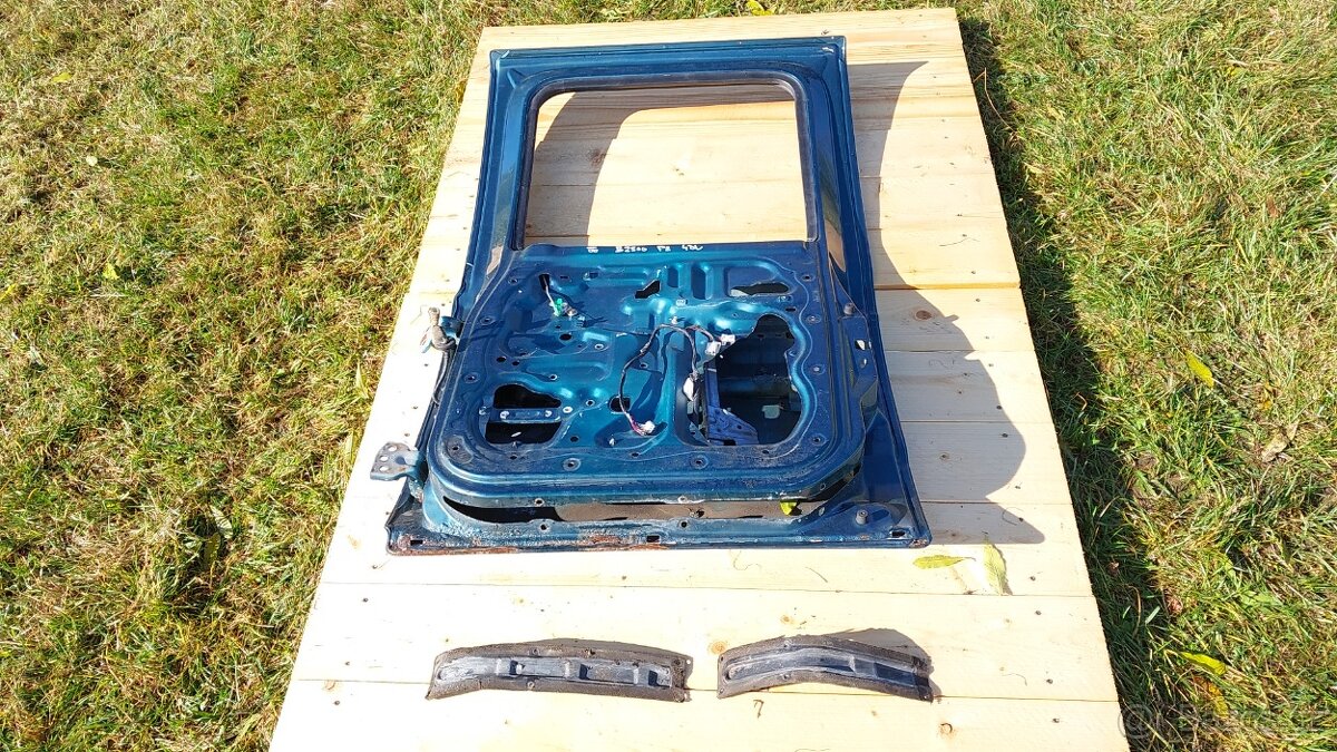 Ford Ranger: Dveře PZ zelené 1tis - 12