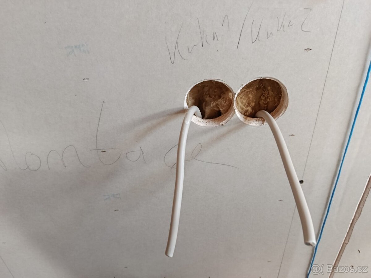 ELEKTRIKÁŘI, POMOCNÍCI, MONTÉŘI - 12