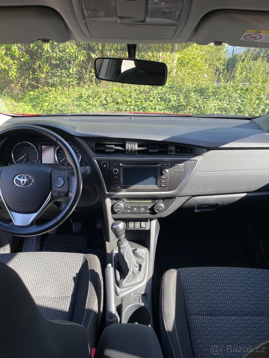 Toyota Auris 1.6 89000km - 12