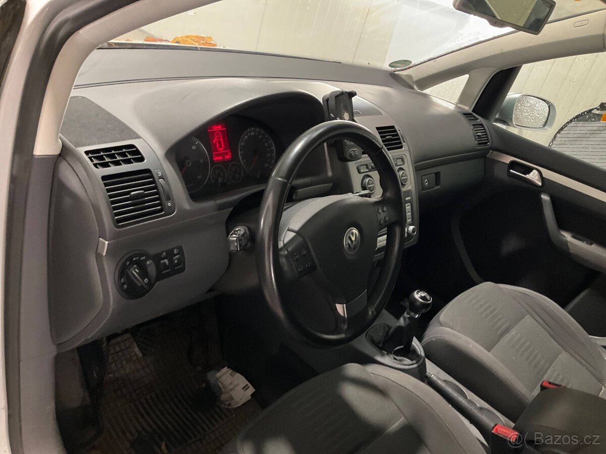 VW Touran 2.0TDI 103kW Highline 7.míst,bez koroze,tažné - 12