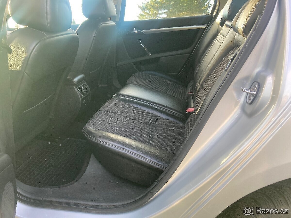 Peugeot 407 SW 2.0 HDi 103kW - 12