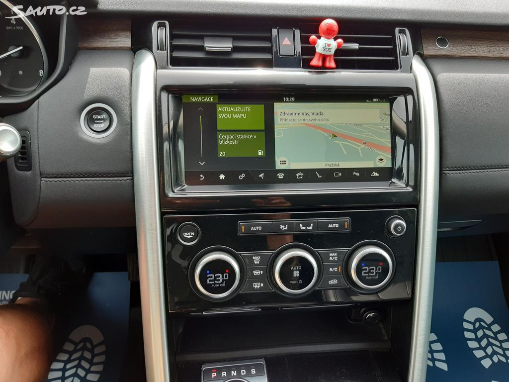 Land Rover Discovery 3.0 HSE AWD,7 míst,max.výba,ČR - 12