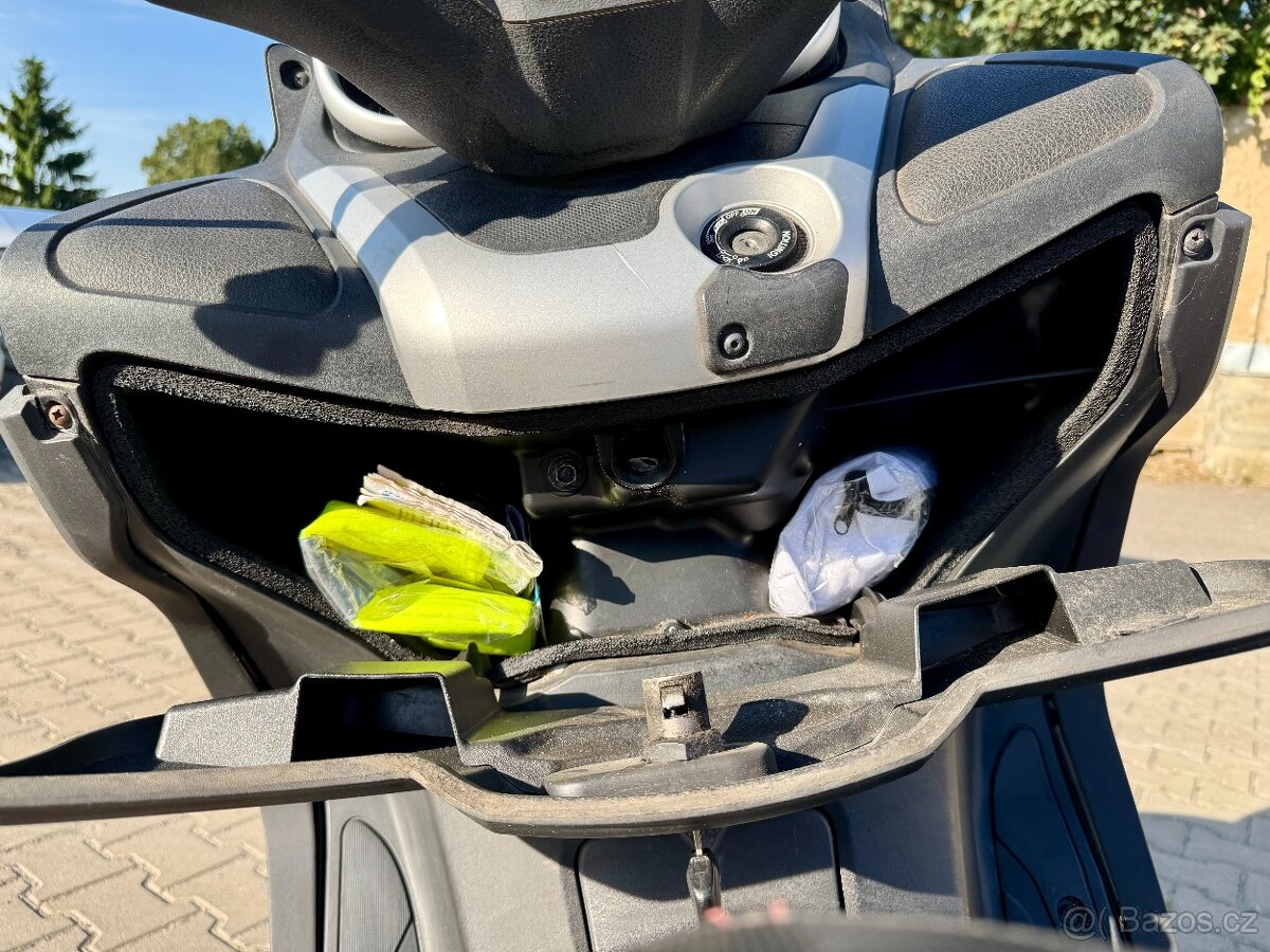 Yamaha X-Max 250 - 12