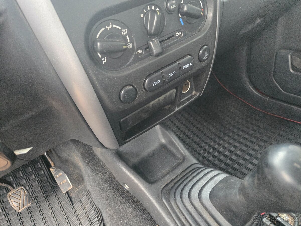 Suzuki Jimny 1.5dCi - 12