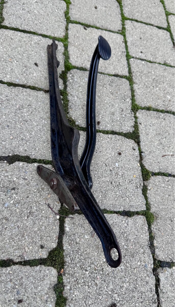 Jawa ČZ kývačka, ČZ - brzdové páky - 12