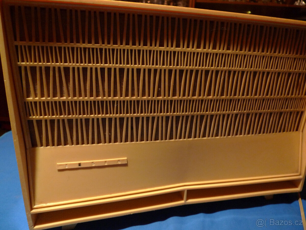 Radio sokol, popelník z hutního skla, dráťák Tesla, majak - 12