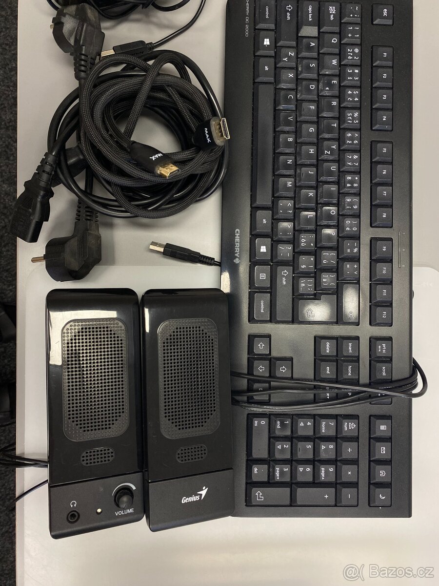 Počítačová sestava/Stolní počítač + příslušenství - 12