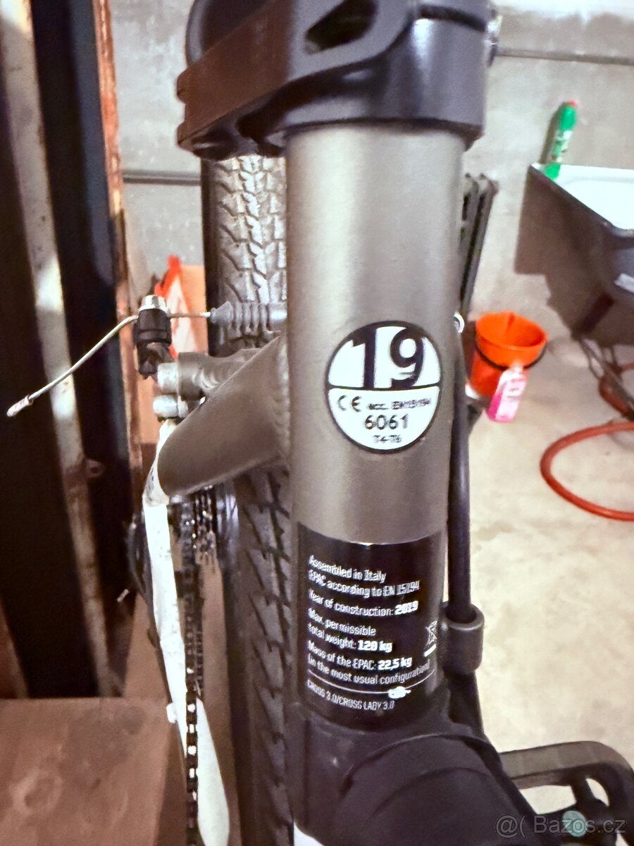 Dámské trekové elektrokolo MTF - 12