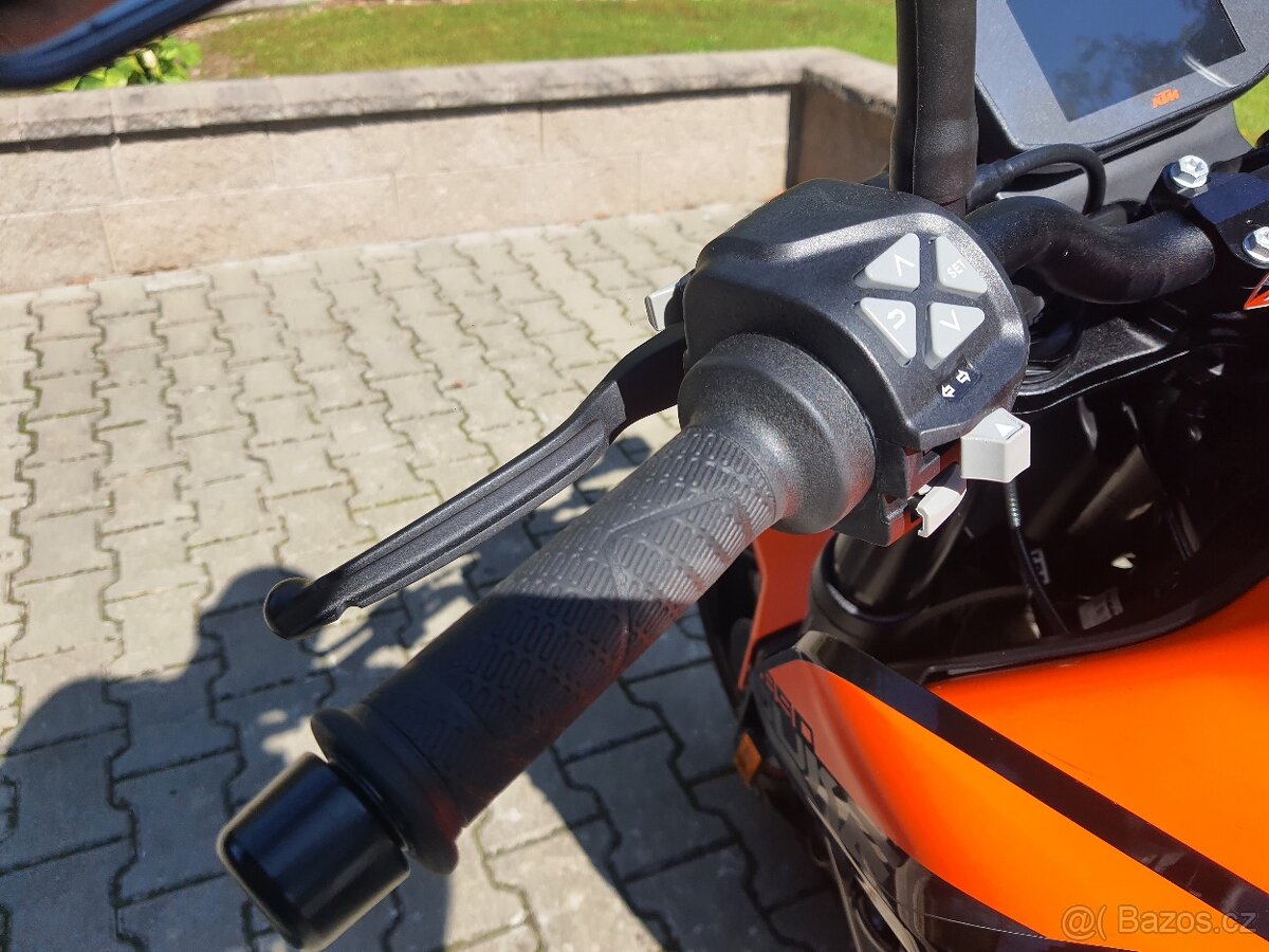 KTM 890 Duke - SUPER STAV - 175 000 KČ - 12