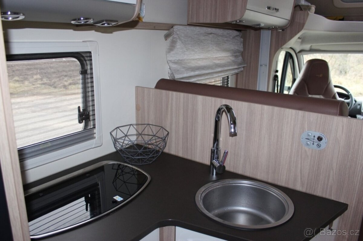 BURSTNER IXEO 710 - 12