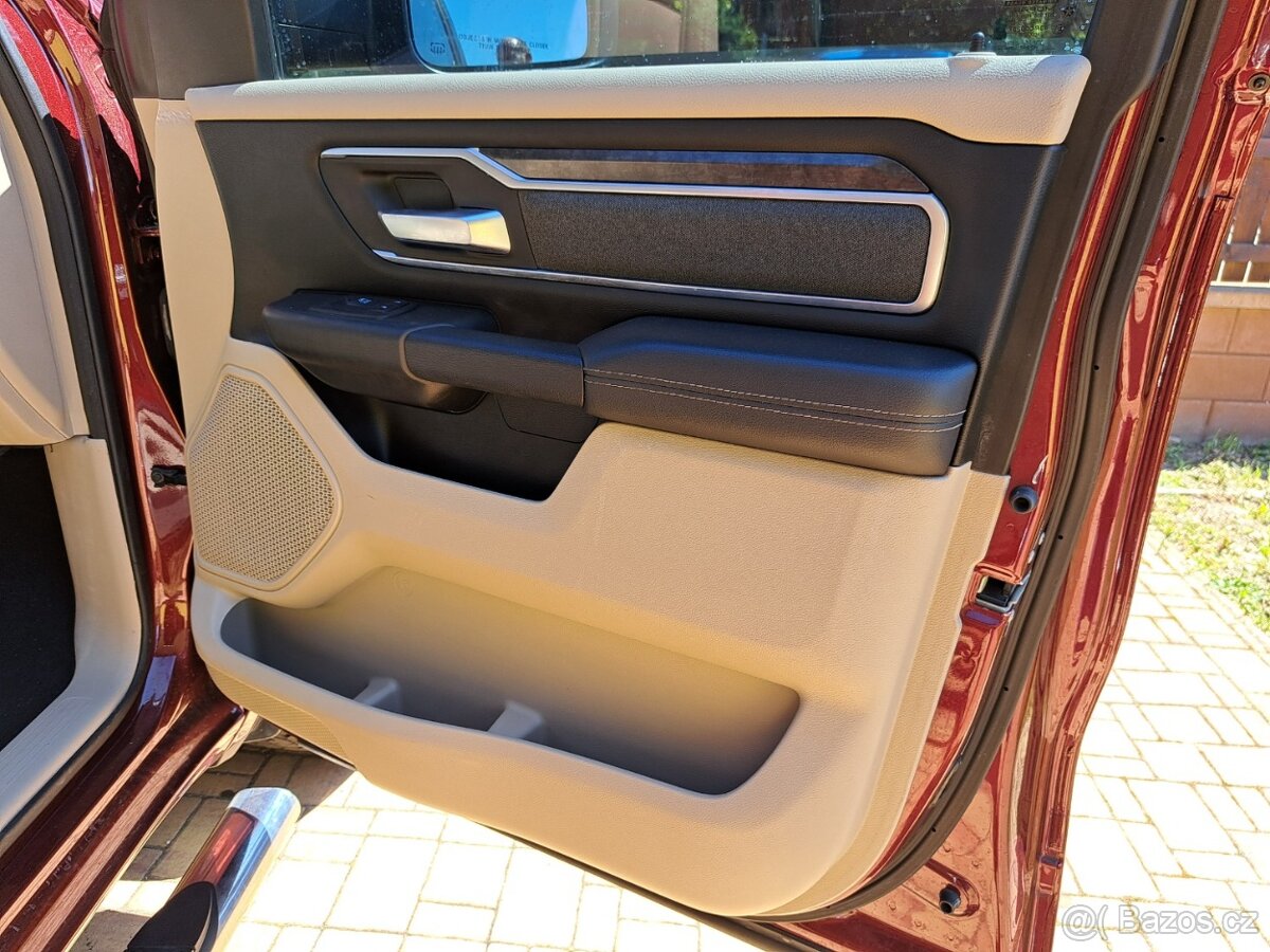 Dodge RAM 1500 5.7 Hemi RED RIVER EDITION - 12